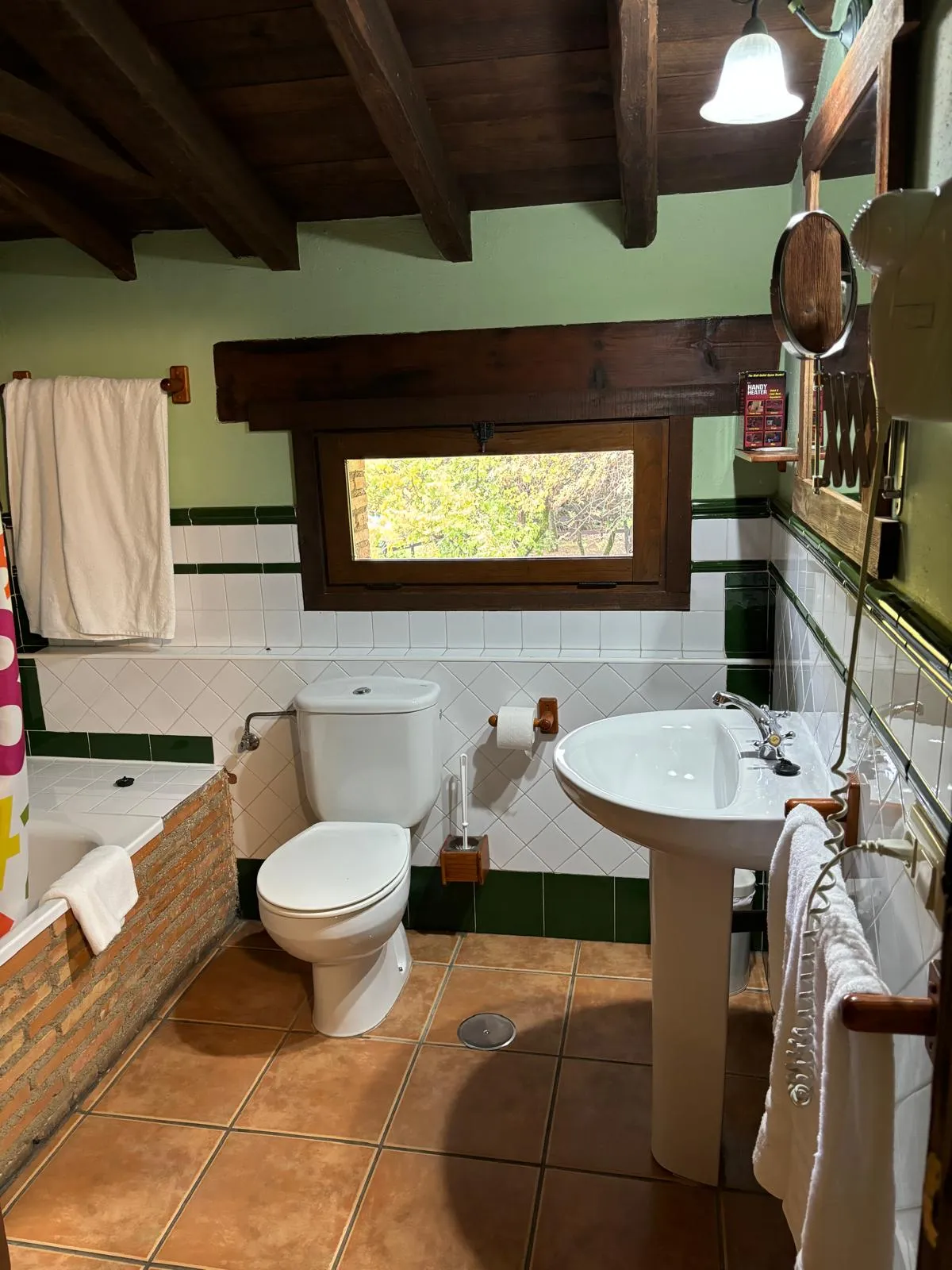 Baño completo privado de una habitación