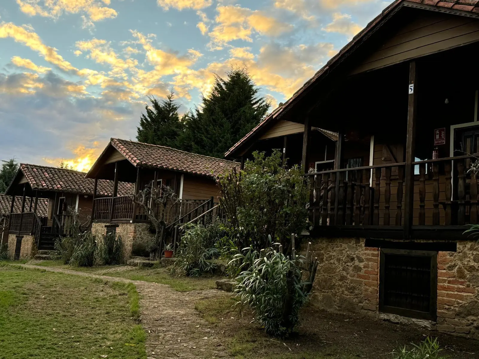 Bungalow al atardecer