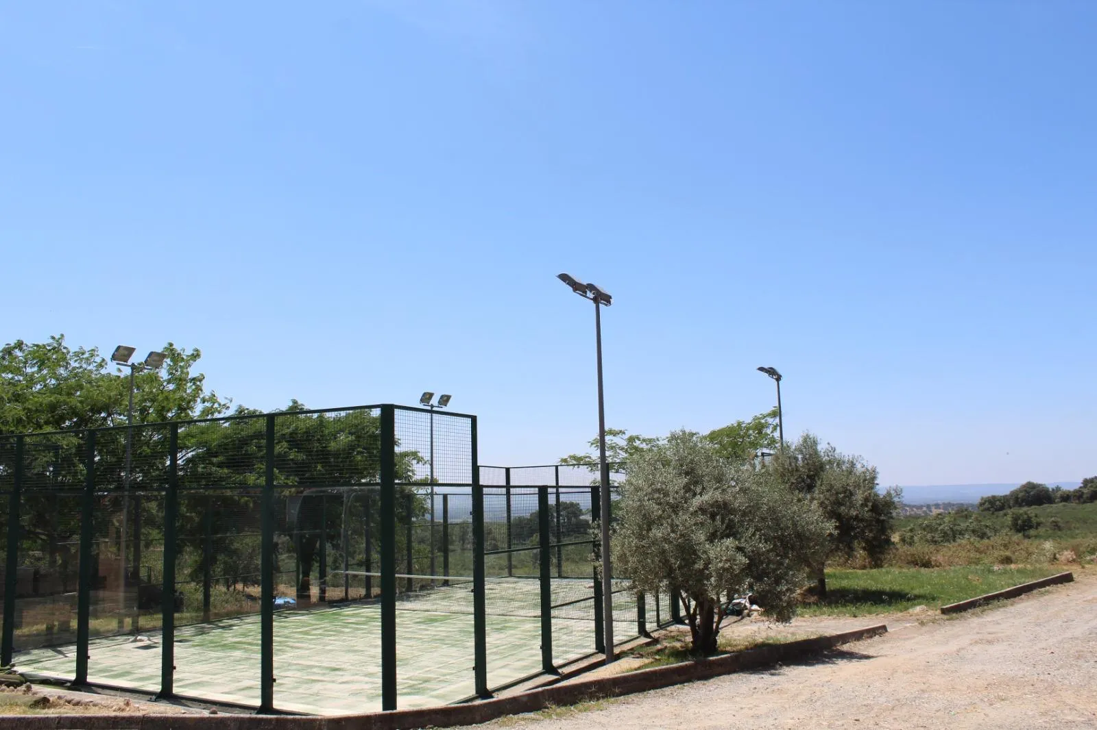 Pista de pádel del complejo